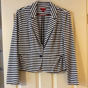 Cute black and white jacket. Elle. Size large